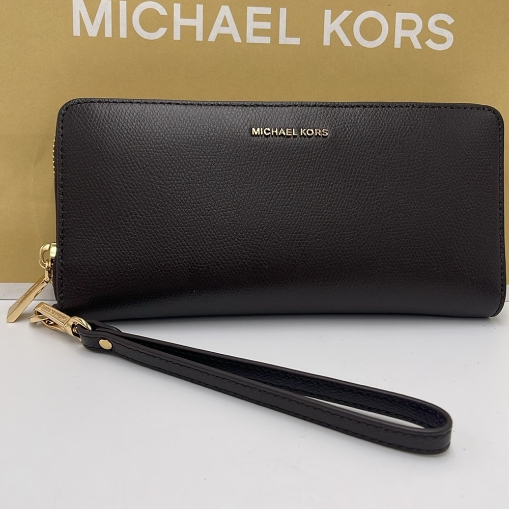 Michael Kors JST Lg Leather Continental Wallet Wristlet Phone Holder
Chocolate - Picture 12 of 16
